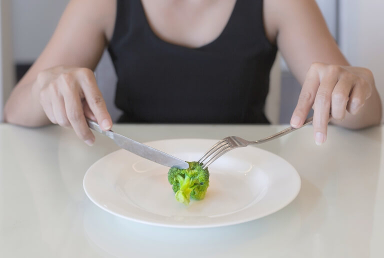 食べる量を極端に減らす