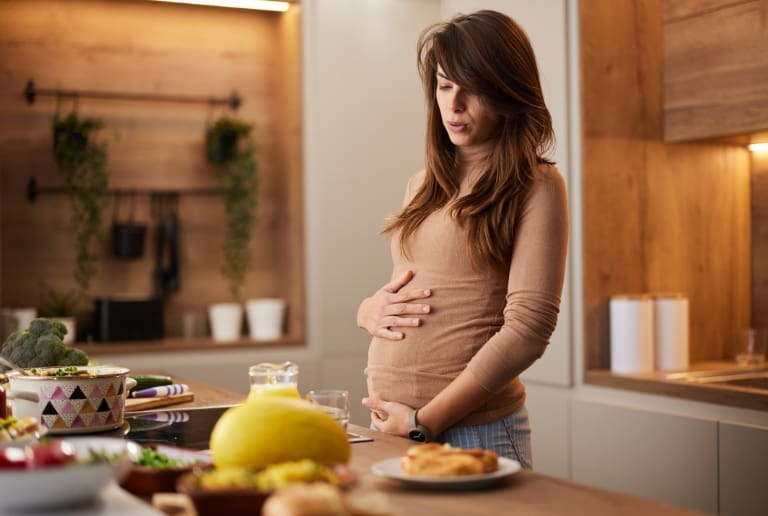 妊娠中の食事量・食物繊維の不足が便秘の原因に